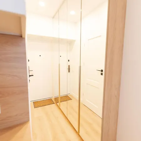 아파트 New Modern And Cozy In The Old Town *